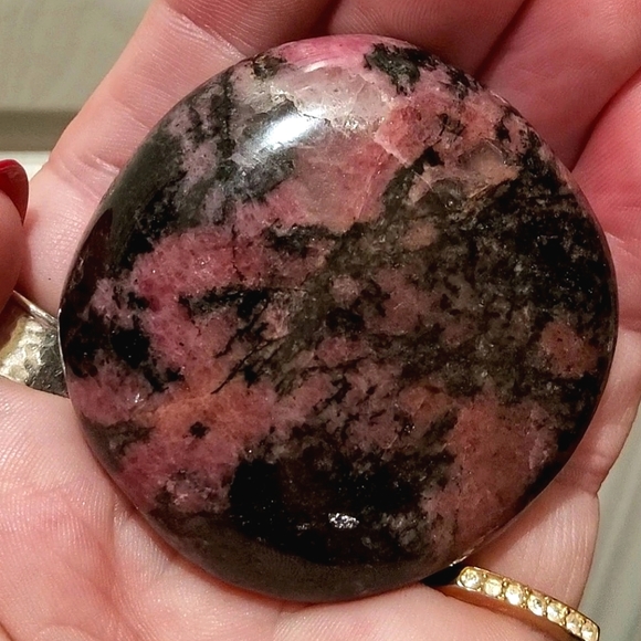 Beautiful Rhodonite Gallet/Palmstone - Picture 3 of 15